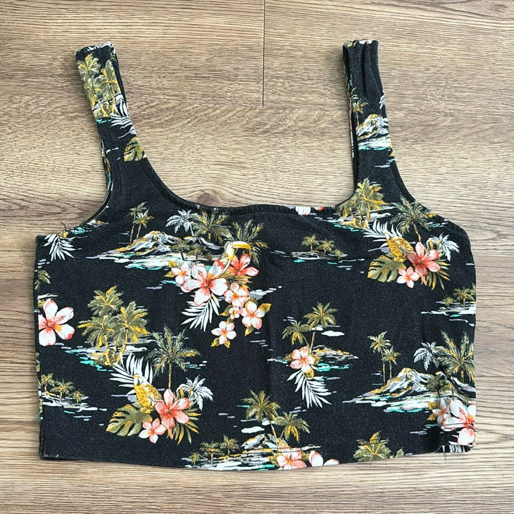 ⭐️Hawaiian crop top⭐️